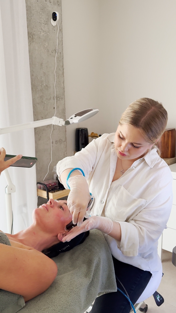 hydrafacial spesialist