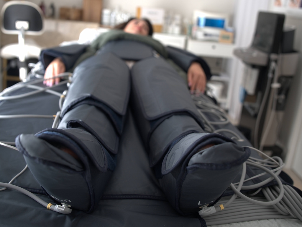 women on pressotherapy session